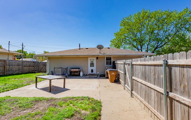 4800 Fairview Drive, Pleasant Hill, IA 50327