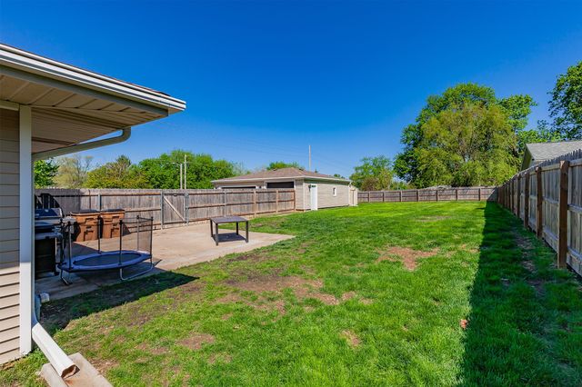 4800 Fairview Drive, Pleasant Hill, IA 50327