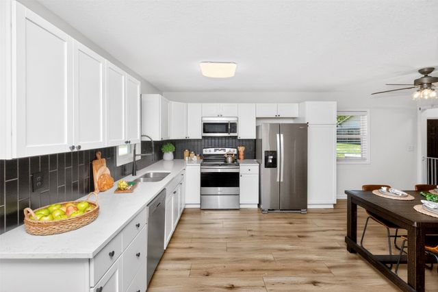 4800 Fairview Drive, Pleasant Hill, IA 50327