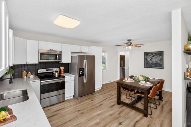 4800 Fairview Drive, Pleasant Hill, IA 50327