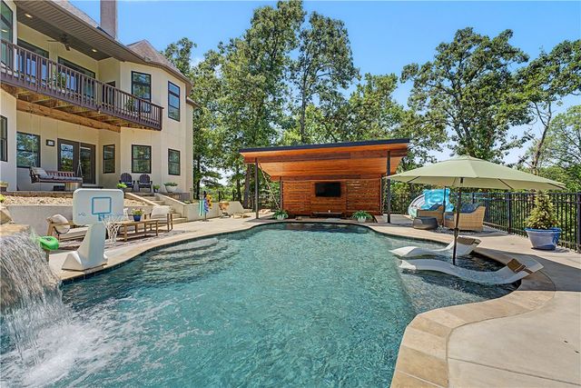 8424 Preston Trail, Bentonville, AR 72712