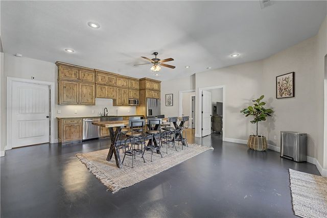8424 Preston Trail, Bentonville, AR 72712