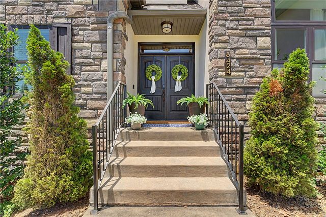 8424 Preston Trail, Bentonville, AR 72712