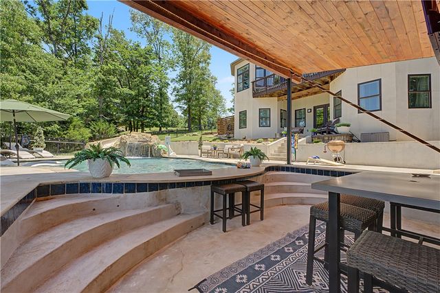 8424 Preston Trail, Bentonville, AR 72712