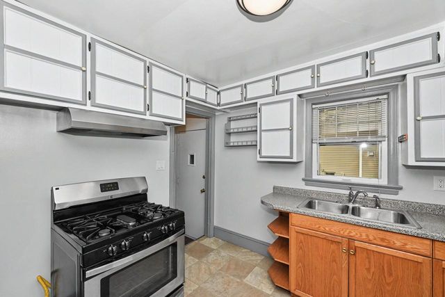 10126 S Judith PLACE, Oak Creek, WI 53154