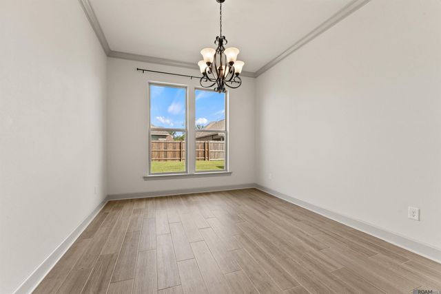 812 Elliston Dr, Gonzales, LA 70737