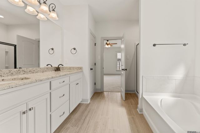 812 Elliston Dr, Gonzales, LA 70737