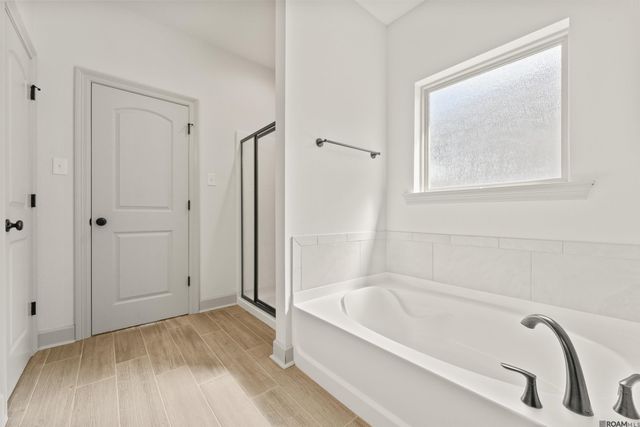 812 Elliston Dr, Gonzales, LA 70737