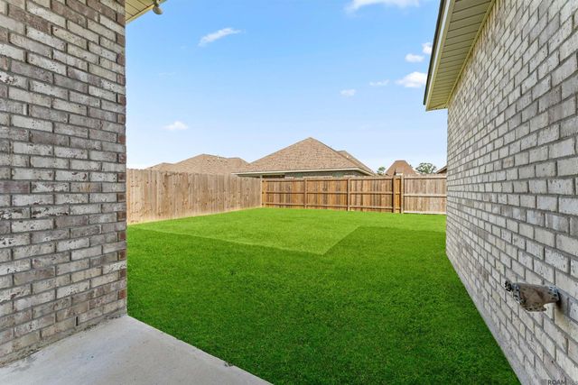 812 Elliston Dr, Gonzales, LA 70737