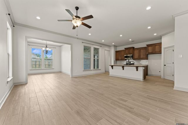 812 Elliston Dr, Gonzales, LA 70737