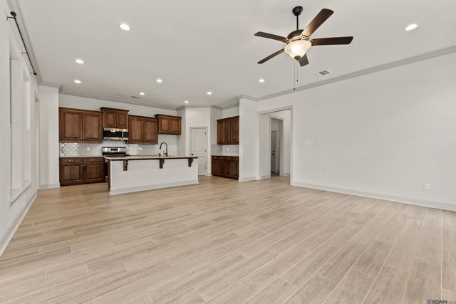 812 Elliston Dr, Gonzales, LA 70737