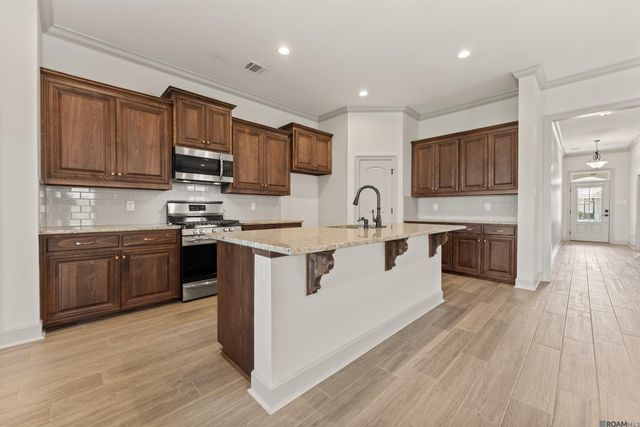 812 Elliston Dr, Gonzales, LA 70737