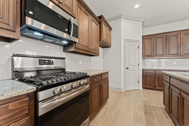 812 Elliston Dr, Gonzales, LA 70737