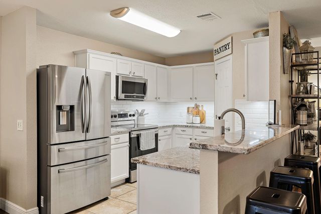 2100 Oaklawn DR, Taylor, TX 76574