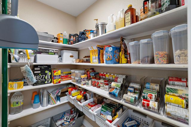 2100 Oaklawn DR, Taylor, TX 76574