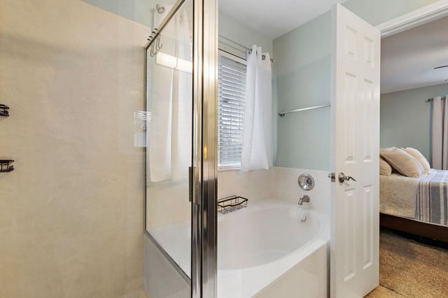 2100 Oaklawn DR, Taylor, TX 76574