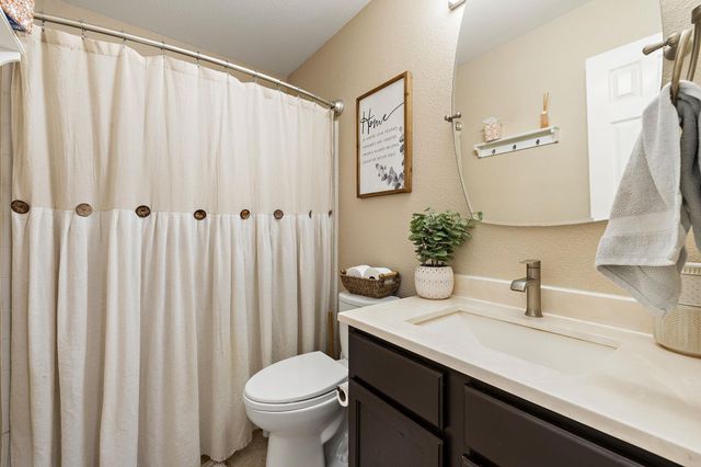 2100 Oaklawn DR, Taylor, TX 76574