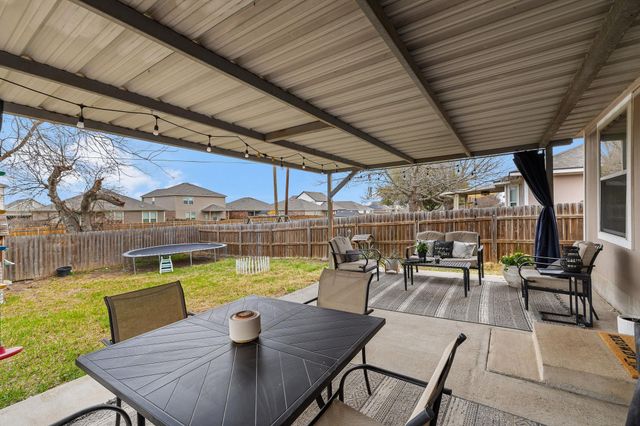 2100 Oaklawn DR, Taylor, TX 76574