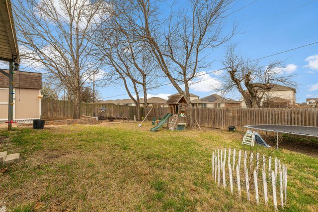 2100 Oaklawn DR, Taylor, TX 76574