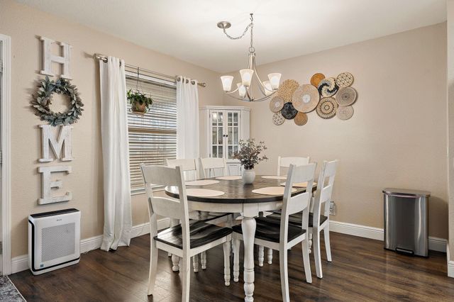 2100 Oaklawn DR, Taylor, TX 76574