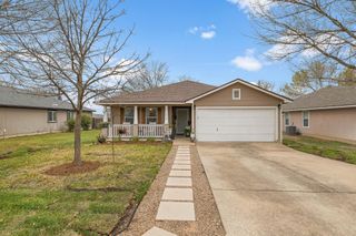 2100 Oaklawn DR, Taylor, TX 76574