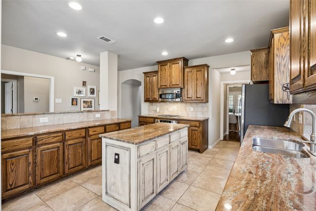 7064 Sea Star Drive, Grand Prairie, TX 75054