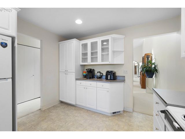 17666 Nw ROLLING HILL Ln, Beaverton, OR 97006