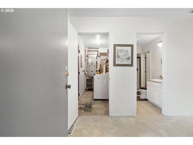 17666 Nw ROLLING HILL Ln, Beaverton, OR 97006