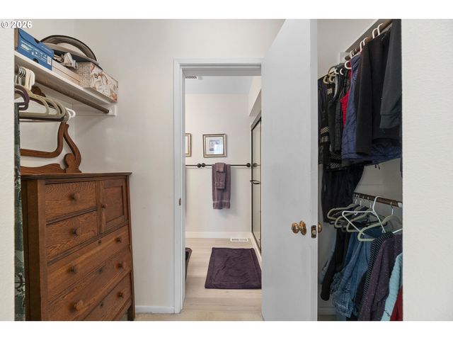 17666 Nw ROLLING HILL Ln, Beaverton, OR 97006