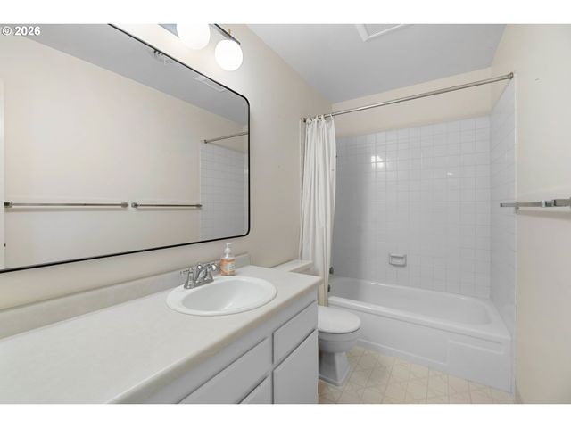 17666 Nw ROLLING HILL Ln, Beaverton, OR 97006