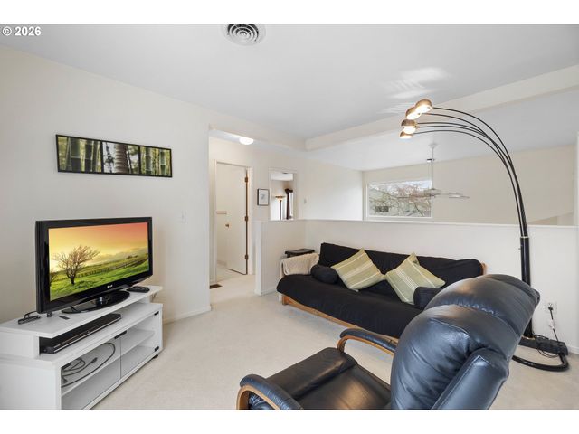 17666 Nw ROLLING HILL Ln, Beaverton, OR 97006