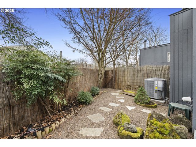 17666 Nw ROLLING HILL Ln, Beaverton, OR 97006