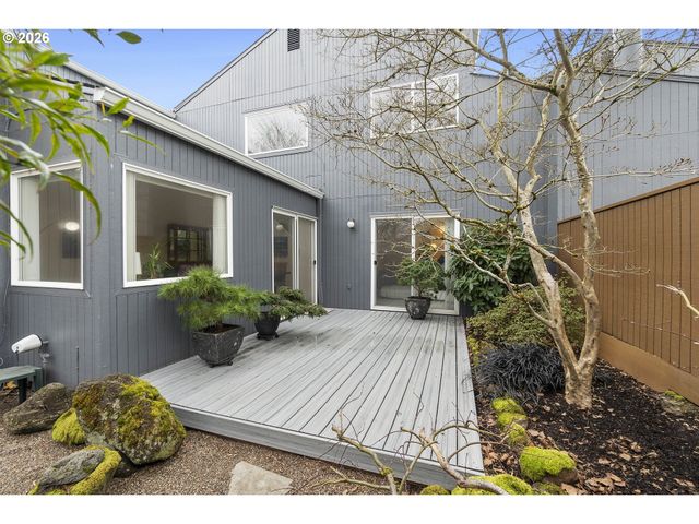 17666 Nw ROLLING HILL Ln, Beaverton, OR 97006