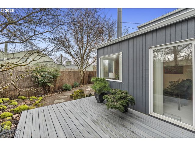 17666 Nw ROLLING HILL Ln, Beaverton, OR 97006