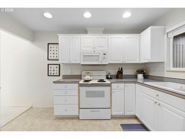 17666 Nw ROLLING HILL Ln, Beaverton, OR 97006