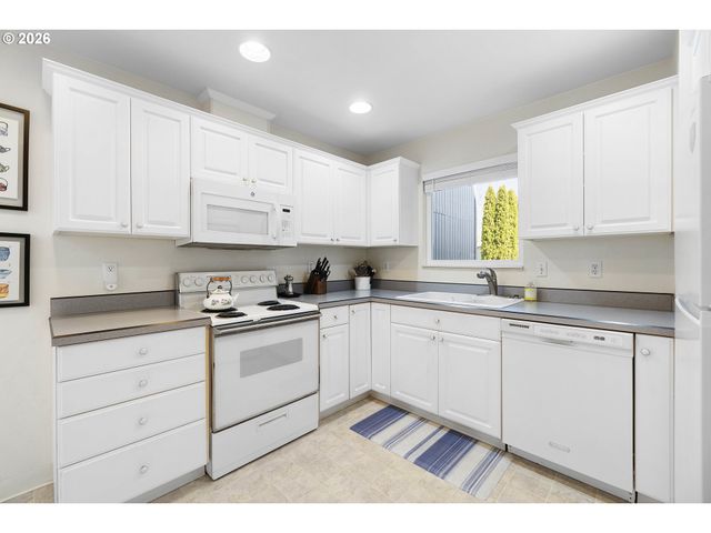 17666 Nw ROLLING HILL Ln, Beaverton, OR 97006