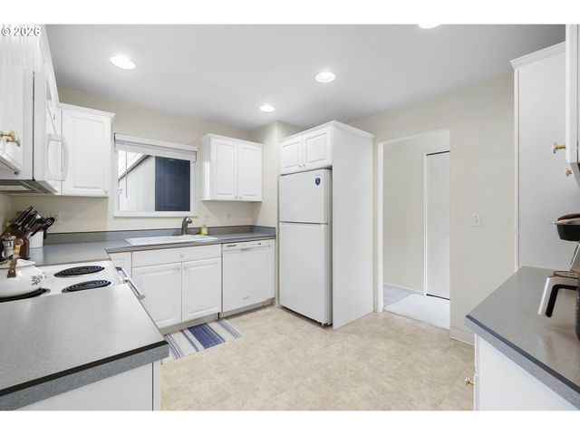 17666 Nw ROLLING HILL Ln, Beaverton, OR 97006