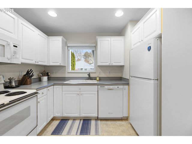 17666 Nw ROLLING HILL Ln, Beaverton, OR 97006