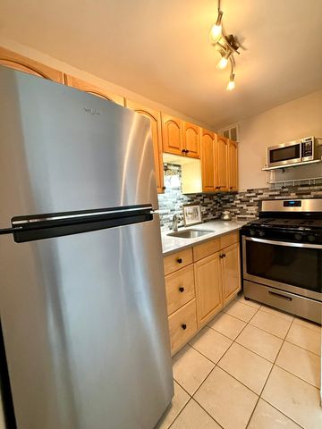 1 E Scott Street 1811, Chicago, IL 60610