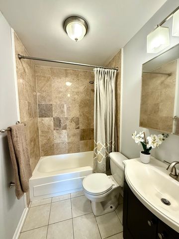 1 E Scott Street 1811, Chicago, IL 60610