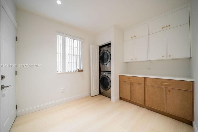 1550 S Greenway Dr, Coral Gables, FL 33134