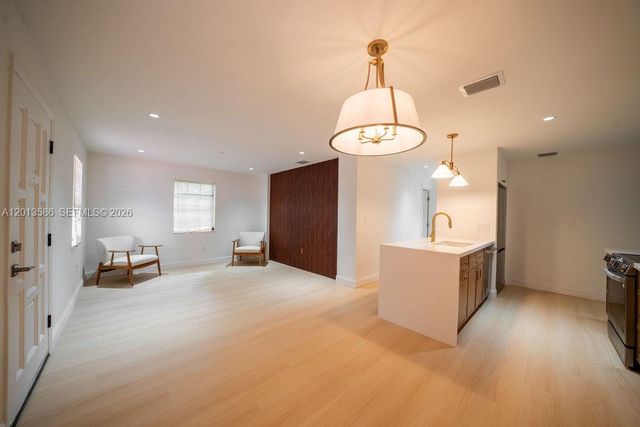 1550 S Greenway Dr, Coral Gables, FL 33134