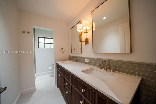 1550 S Greenway Dr, Coral Gables, FL 33134