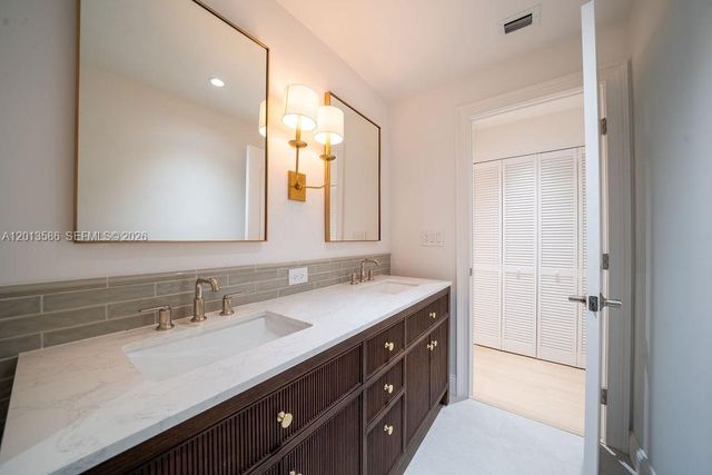 1550 S Greenway Dr, Coral Gables, FL 33134