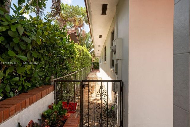 1550 S Greenway Dr, Coral Gables, FL 33134