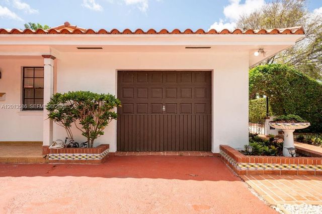 1550 S Greenway Dr, Coral Gables, FL 33134