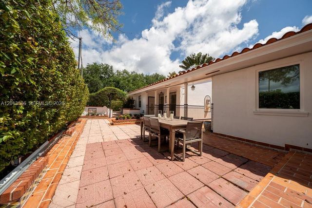 1550 S Greenway Dr, Coral Gables, FL 33134