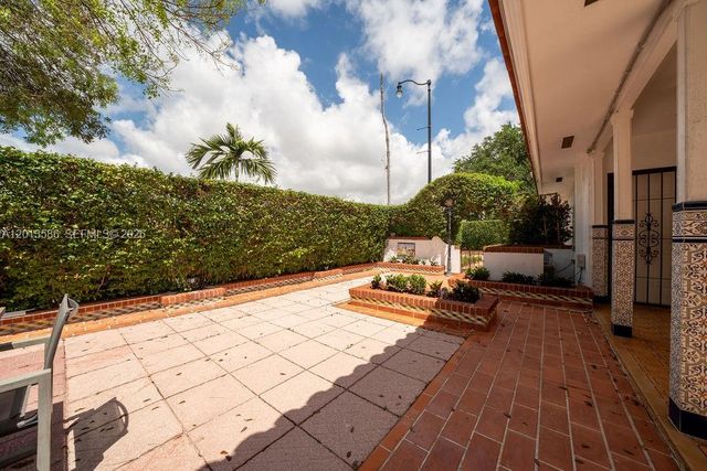 1550 S Greenway Dr, Coral Gables, FL 33134