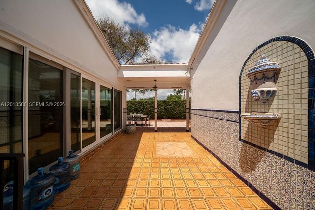 1550 S Greenway Dr, Coral Gables, FL 33134