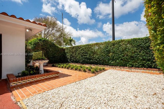 1550 S Greenway Dr, Coral Gables, FL 33134